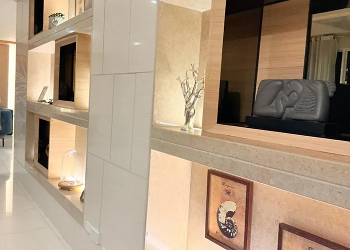 Shell Residences Twin By Paul *